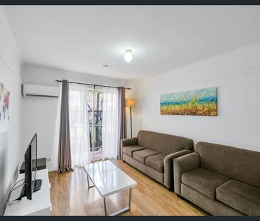 Fully Furnished Stylish Apartment in Heart of CBD - Photo 2