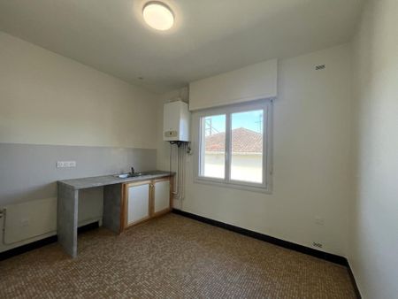 Location Appartement 4 pièces 83m² MONT DE MARSAN 40000 - Photo 2