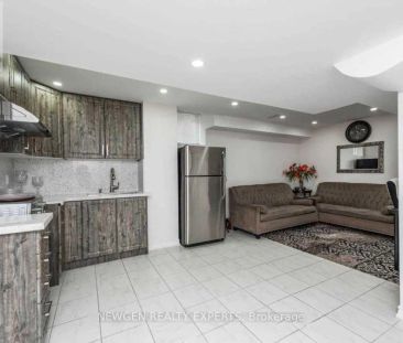 24 THORNAPPLE STREET - Photo 3