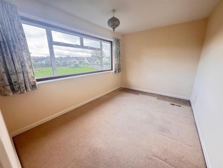 4 bedroom detached house to rent - Photo 2