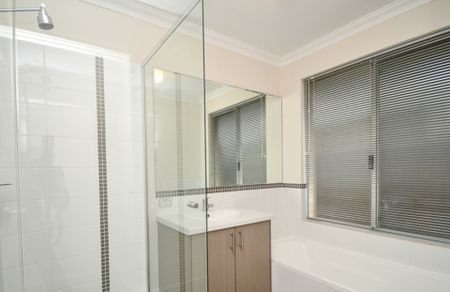 Spacious 4x2 Family Home - Prime Location! - Photo 5