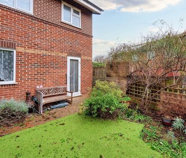 3 Bed Semi-Detached House, Waterhall Close, E17 - Photo 1