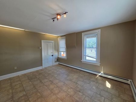 For Lease - 135 Fergus Street, Wellington North, Ontario - Photo 2