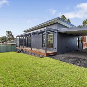 Newly Renovated, Beautiful Home in Convenient, Bendigo Location - Photo 3