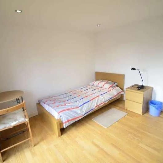Greencourt Avenue, Edgware, HA8 - Photo 1
