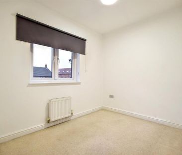 4 bedroom semi-detached house to rent - Photo 6