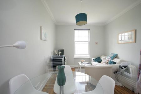 3 bedroom apartment to rent - Photo 2