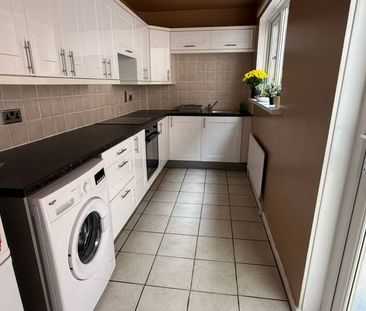 Partly Furnished 2 Bedroom Terrace - Photo 6