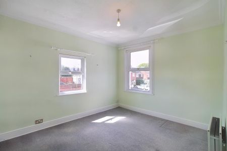 4 bedroom semi-detached house to rent - Photo 3