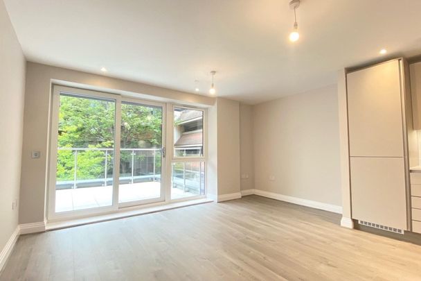 The Colonnade, MAIDENHEAD - Photo 1