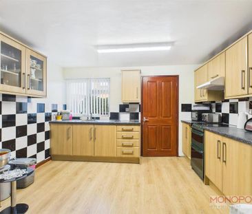 2 bedroom end of terrace house to rent - Photo 5