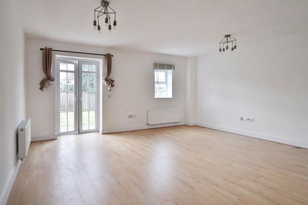 4 bedroom detached house to rent - Photo 1