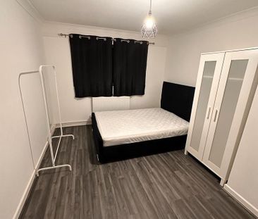 4 bedroom terraced house to rent - Photo 5