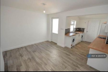 2 bedroom terraced house to rent - Photo 3