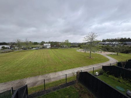 Modern 3-Bedroom Townhouse Backing onto Park - ... - Photo 4