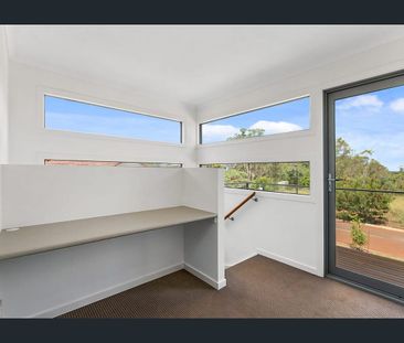 Executive Townhouse Overlooking Bushland - Modern Living in a Peace... - Photo 5