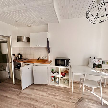 Location Appartement 1 pièce 33m² - Photo 3