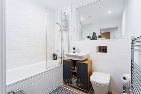 West Green Drive, Crawley, RH11 - Photo 3