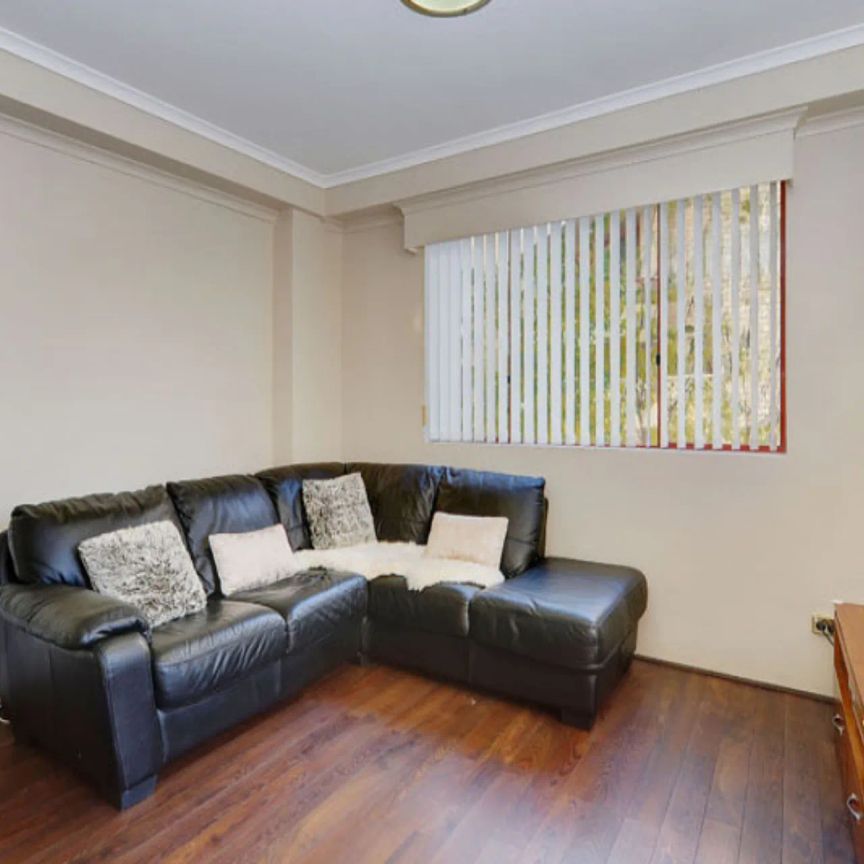 2 Bedroom Apartment In Ideal Location - Photo 1
