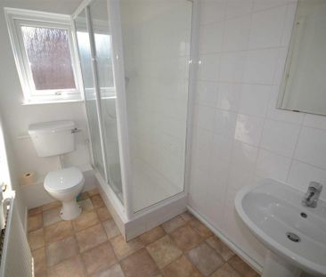 2 bedroom end of terrace house to rent - Photo 5