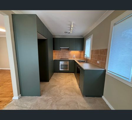 10 Kirkton Crescent, Woodberry, NSW 2322 - Photo 1