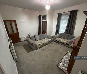 2 bedroom end of terrace house to rent - Photo 2