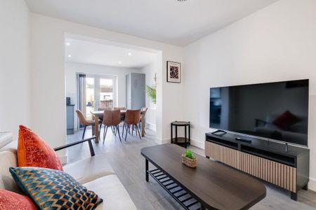 6 bedroom detached house to rent - Photo 3