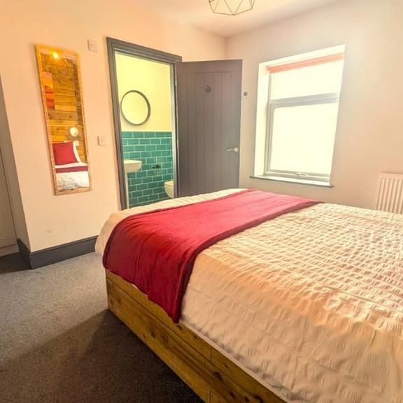 1 bedroom in a house share to rent - Photo 1