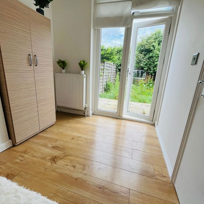 Room in a Shared Flat, Woodmansterne Road, SW16 - Photo 1