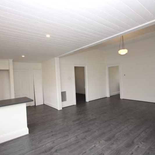 Charming Three-Bedroom Victorian Cottage - Photo 1