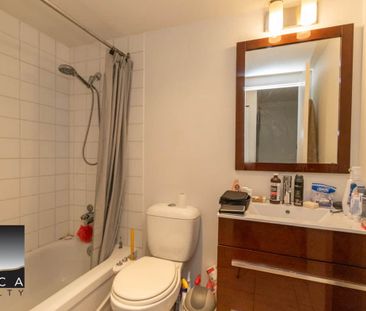 302-360 2nd St E, North Vancouver - Photo 3