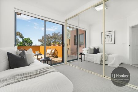 Available 12 December - Photo 4