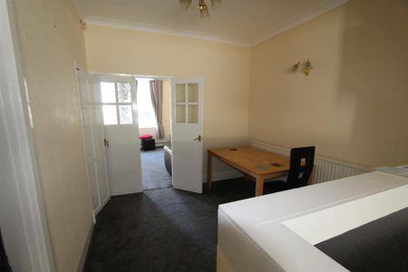 2 bed house to rent in Oak Street, Burnley, BB12 - Photo 3