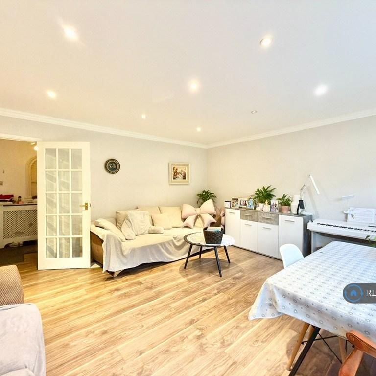 4 bedroom terraced house to rent - Photo 1