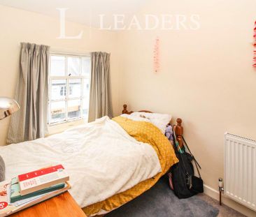 3 bedroom flat to rent - Photo 4