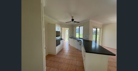 Tidy 3 Bedroom Home - Photo 3