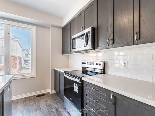 For Lease - 140 Aquasanta Crescent, Hamilton, Ontario - Photo 1