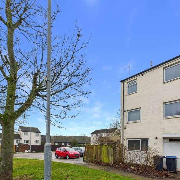 Arbour View Court, Northampton, NN3 - Photo 2