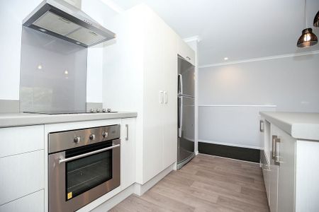 furnished appliances w large upstairs living/deck - Photo 4