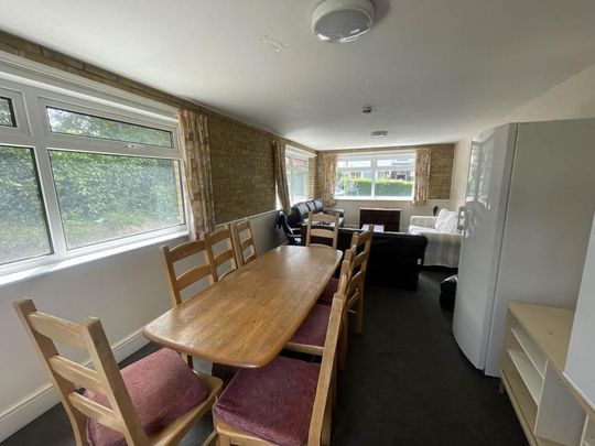 8 bedroom house to rent - Photo 1