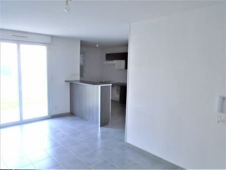Location Appartement 3 pièces 64m² VIC EN BIGORRE 65500 - Photo 2