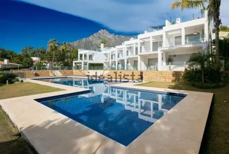 Alquiler de chalet adosado en Calle Monte Mayor - Photo 2