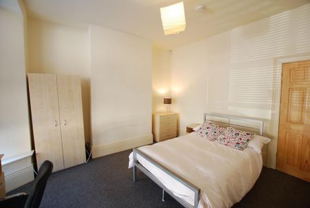 4 bedroom terraced house to rent - Photo 3