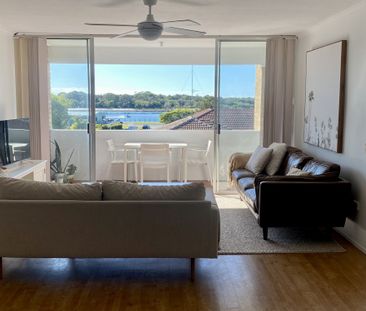 FULLY FURNISHED UNIT OVERLOOKING THE TWEED RIVER - Photo 3