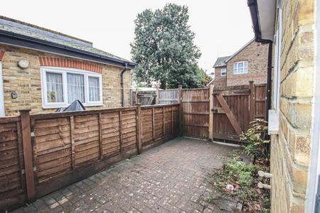 1 bedroom flat to rent - Photo 5