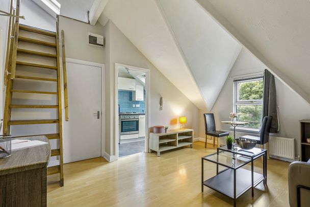 2 MOOR VIEW Leeds - LS6 1AQ - Photo 1