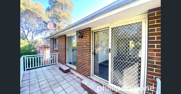 NEAT TOWNHOUSE... - Photo 1