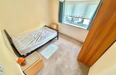 Sherwood Drive, Brierley Hill DY5 1UW - Photo 4