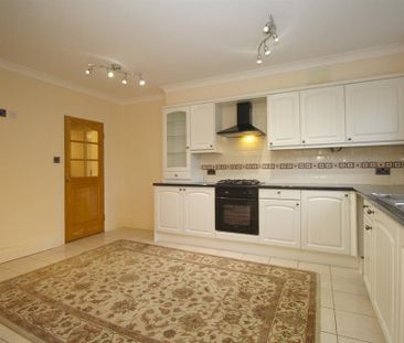 4 bedroom detached house to rent - Photo 4