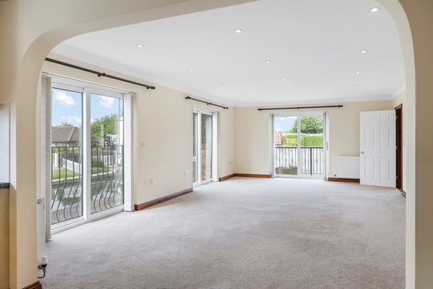 3 bedroom Detached Bungalow to let - Photo 1